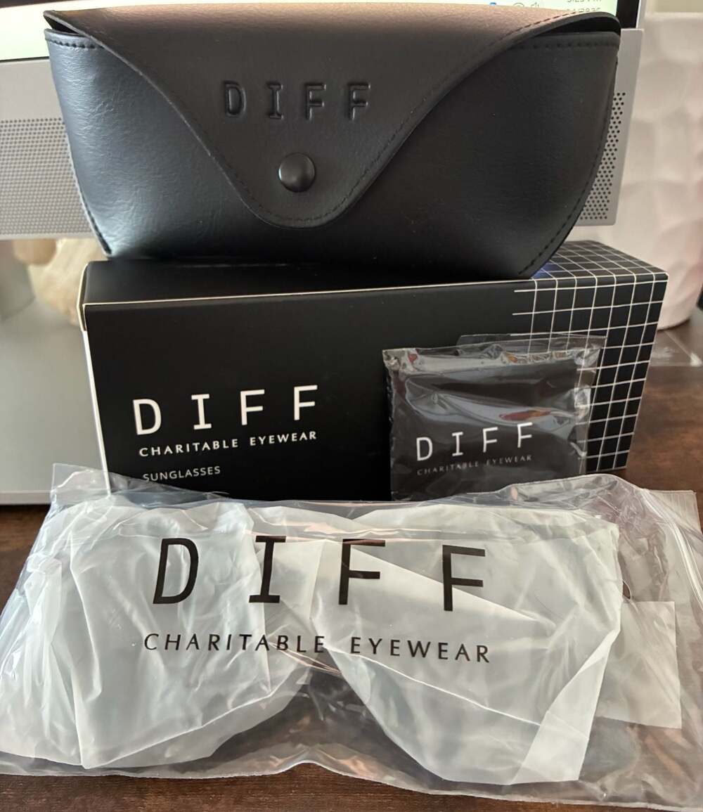 DIFF Eyewear Cassidy Sunglasses in Olive Green-NWT